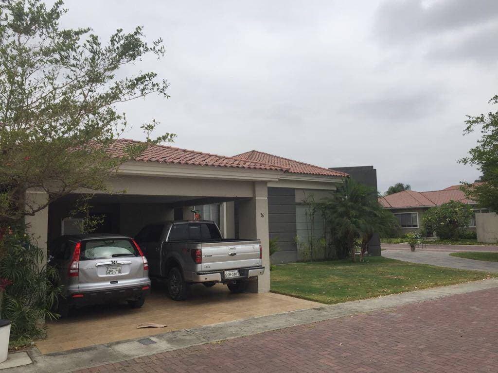 VILLA DISPONIBLE A LA VENTA KM 4.5 VIA SAMBORONDON — foto 2