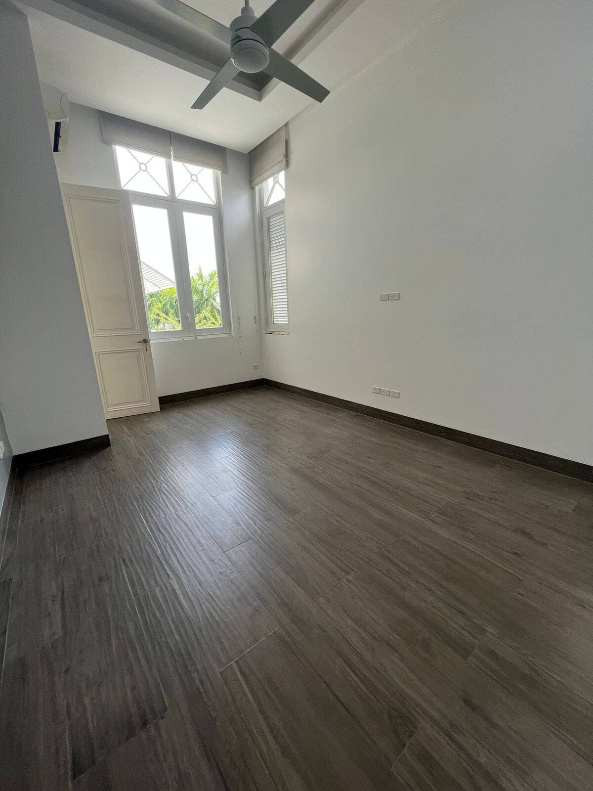 VILLA ESPECTACULAR AL LAGO EN PLAZA LAGOS — foto 11
