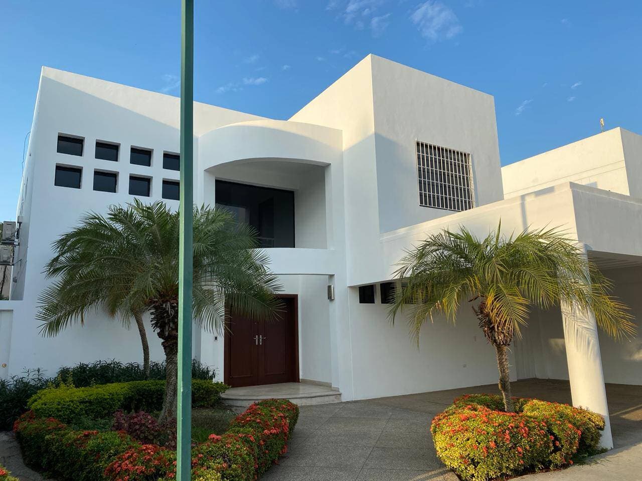 PRIMEROS KILOMETROS VILLA DE 4 DORMITORIOS MAS PISCINA — foto 14