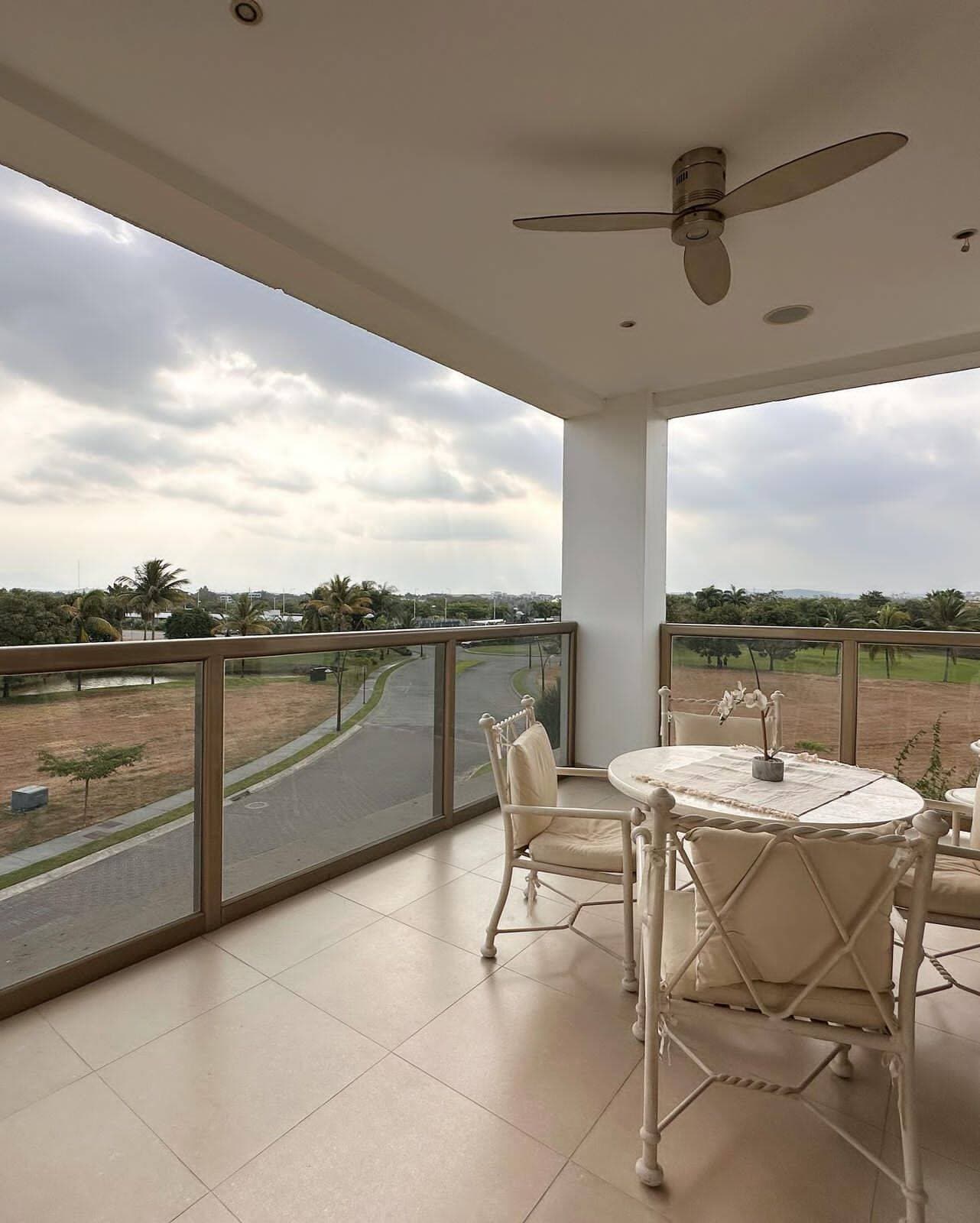 MOCOLI GOLF LINDISIMO DEPARTAMENTO CON AMPLIO BALCON — foto 1