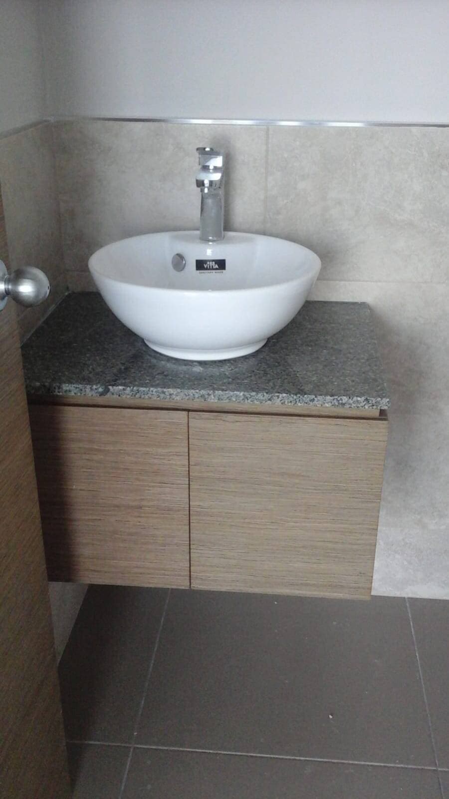OFICINA EN DEL PORTAL EN VENTA 111 MTS2 4 PARQUEOS — foto 2