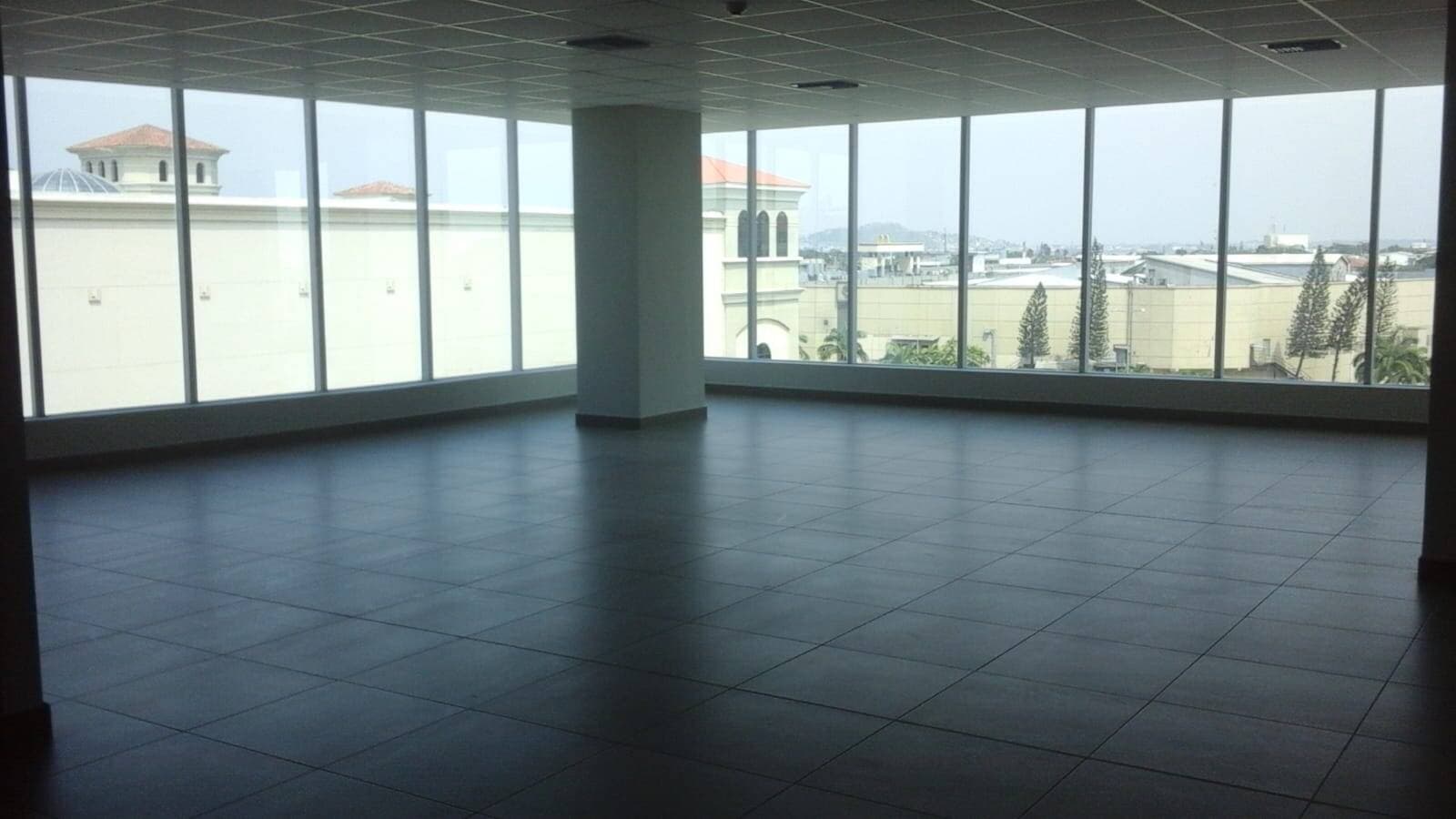 OFICINA EN DEL PORTAL EN VENTA 111 MTS2 4 PARQUEOS — foto 6