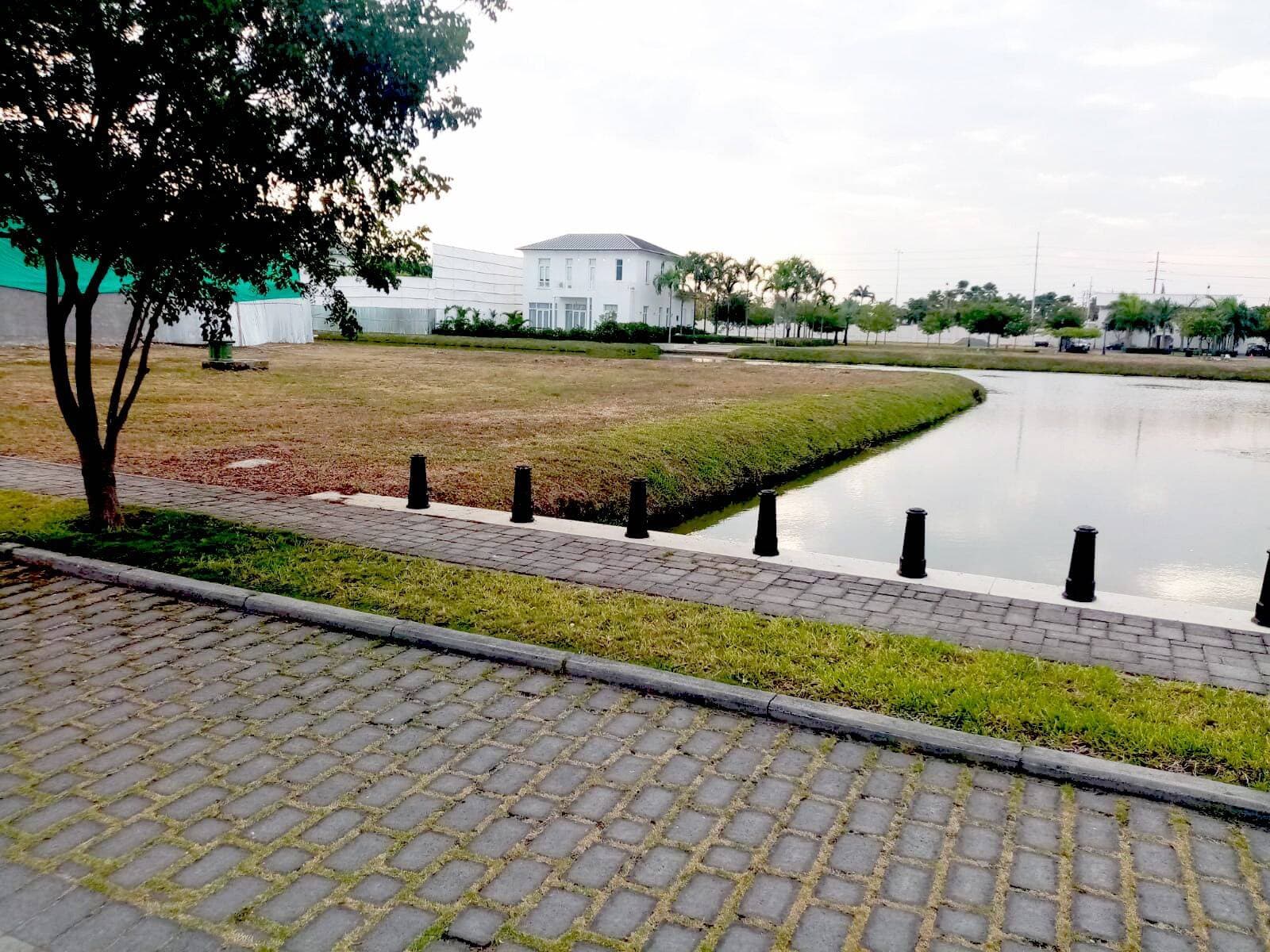 PROTECTO AL LAGO ESQUINERO EN AIRES DE BATAN — foto 2