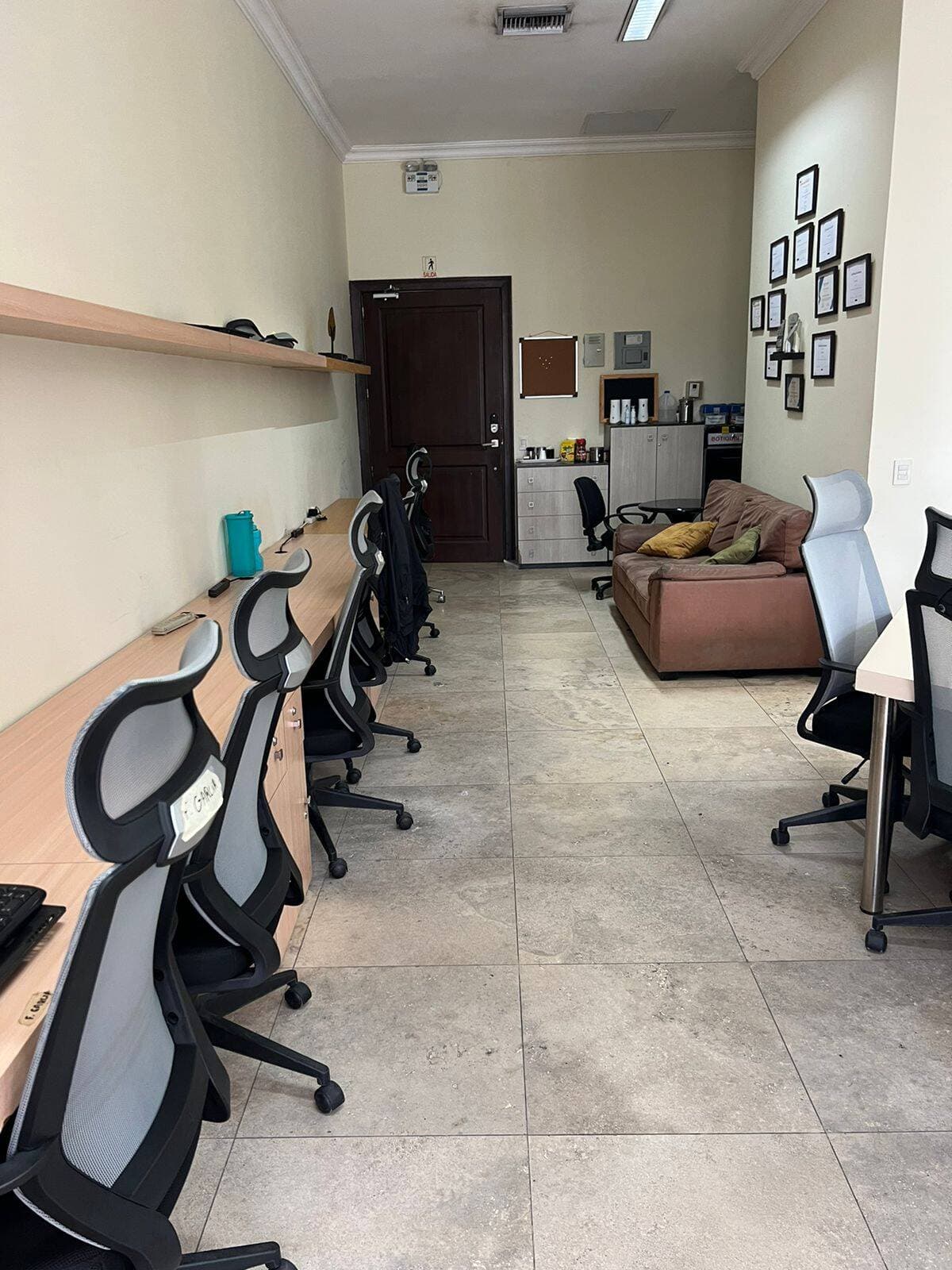 PLAZA LAGOS OFICINA CON O SIN MUEBLES 86 MTS — foto 1