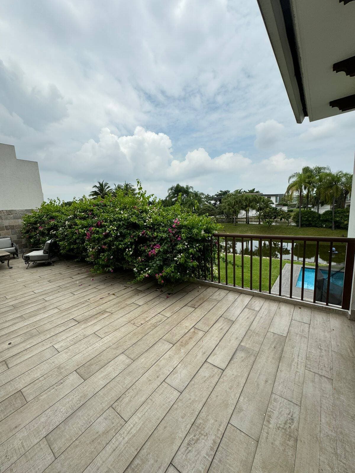 LA ENSENADA ESPECTACULAR VILLA AL LAGO BAJO A US$ 920.000 — foto 1
