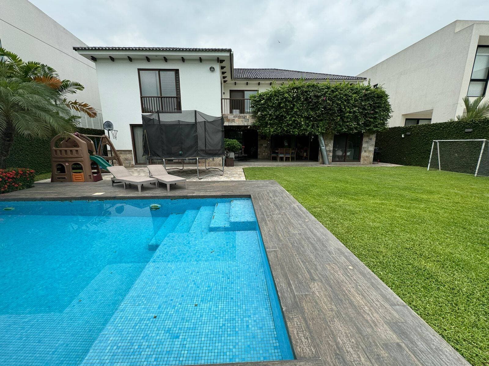 LA ENSENADA ESPECTACULAR VILLA AL LAGO BAJO A US$ 920.000 — foto 4