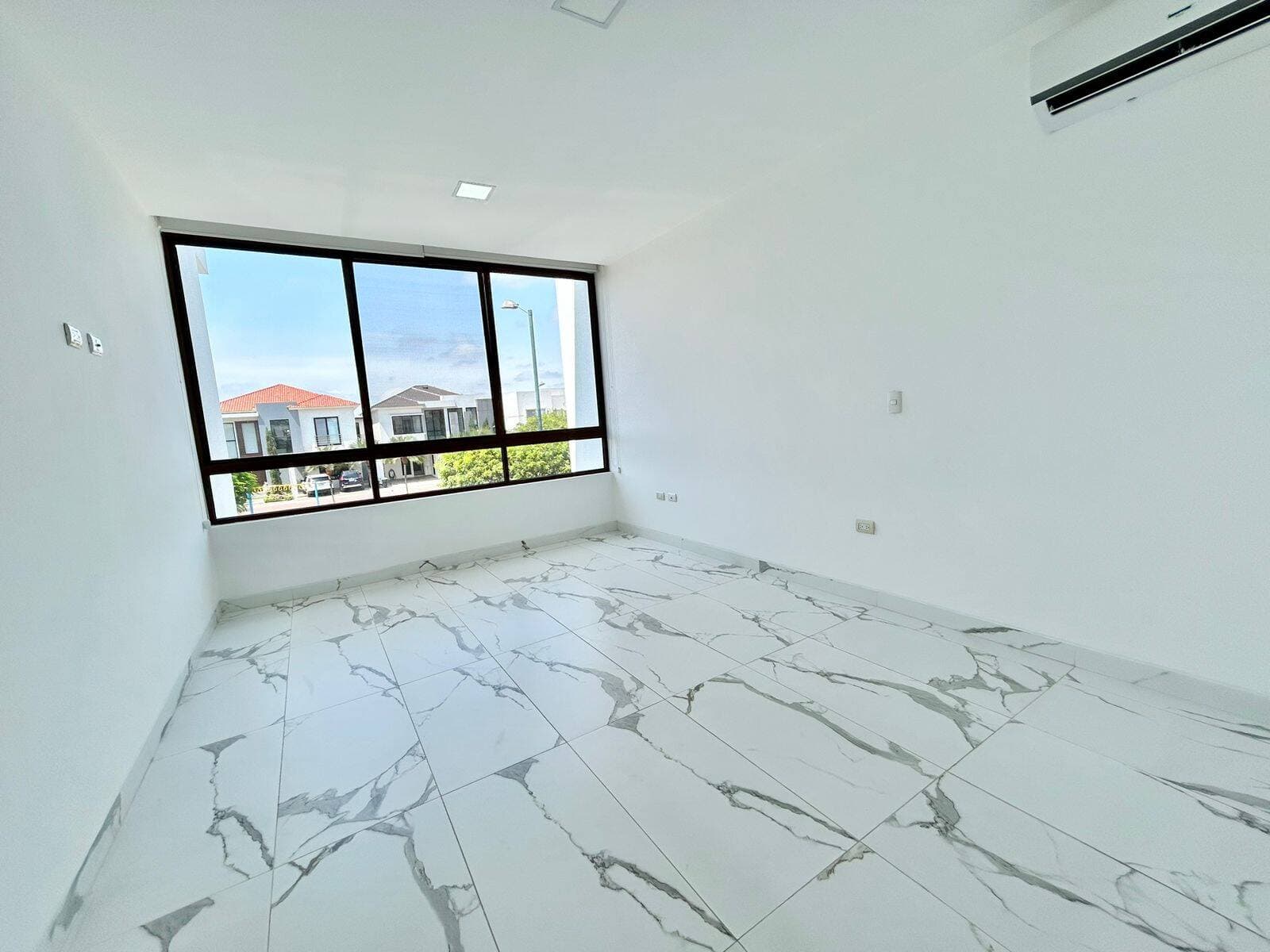 ALQUILER VILLA EN MOCOLI DE 3 DORMITORIOS 3.5 BANOS, PERGOLA — foto 7