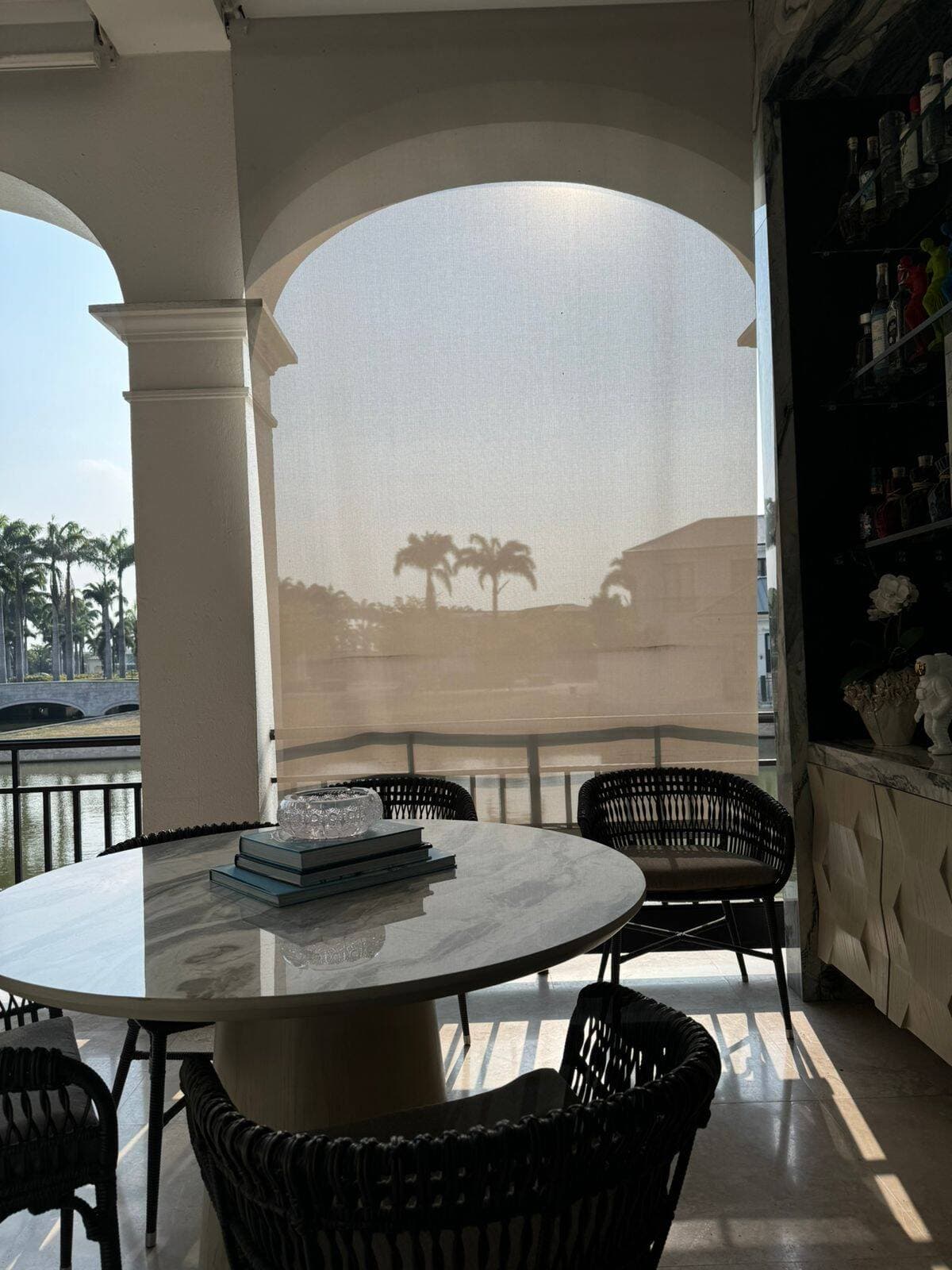 PLAZA LAGOS ESPECTACULAR DPTO CON BALCON MAS TERRAZA AL CANAL — foto 4