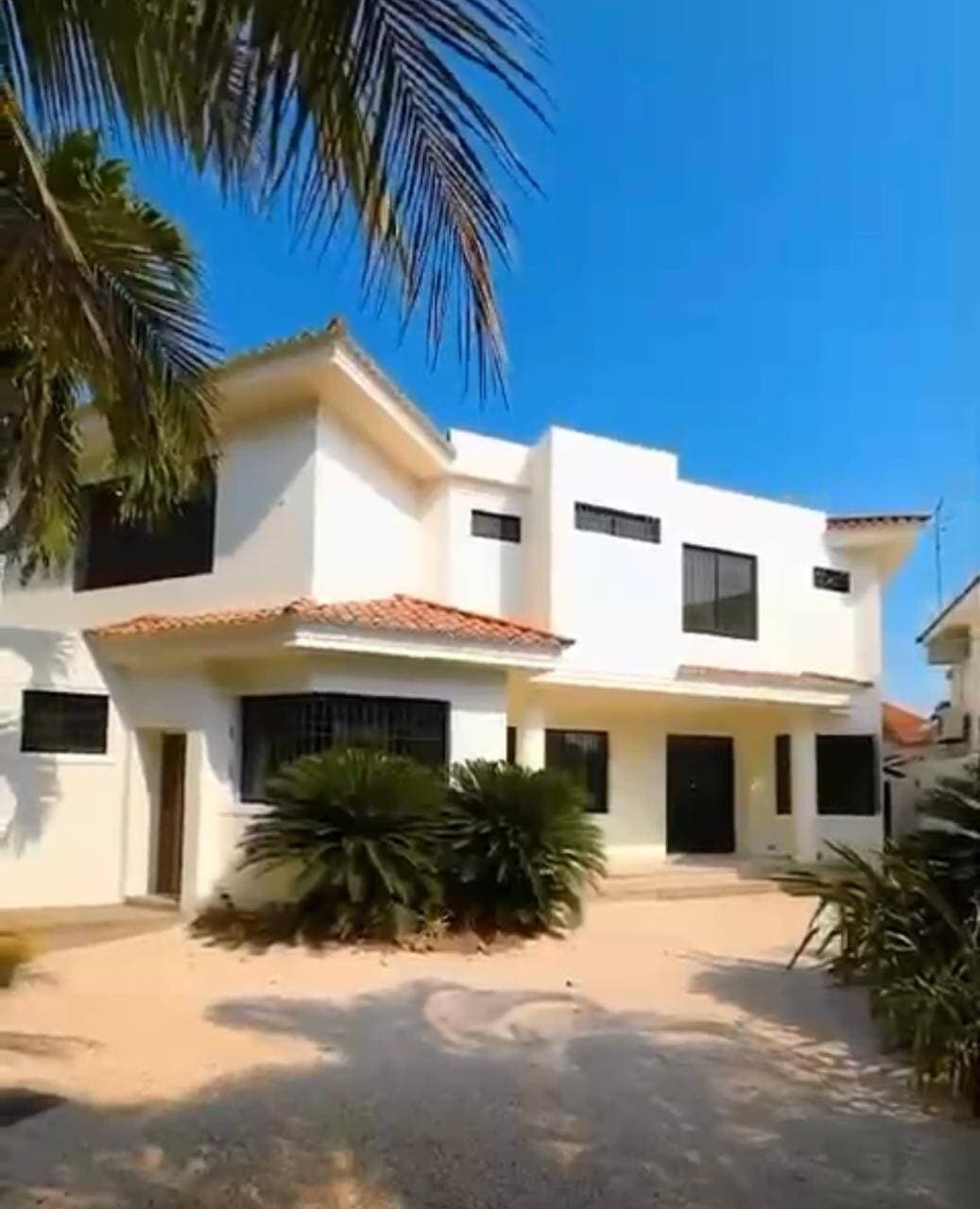 ENTRELAGOS VILLA DE 3 DORMITORIOS US$ 395.000 — foto 15
